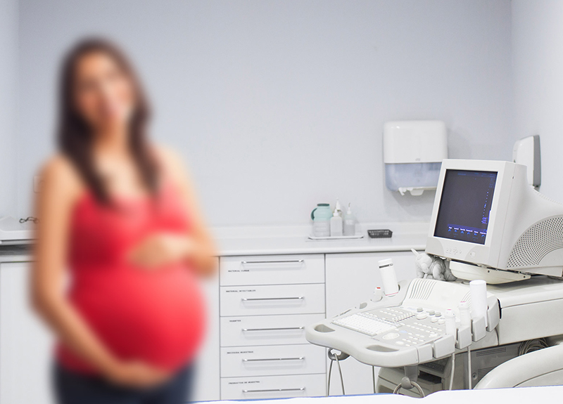 Pregnant_blurred_office_cropped